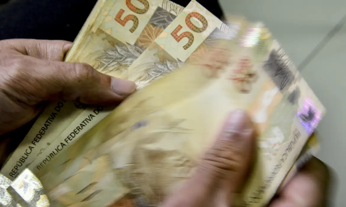 Cédulas e moedas de real brasileiro